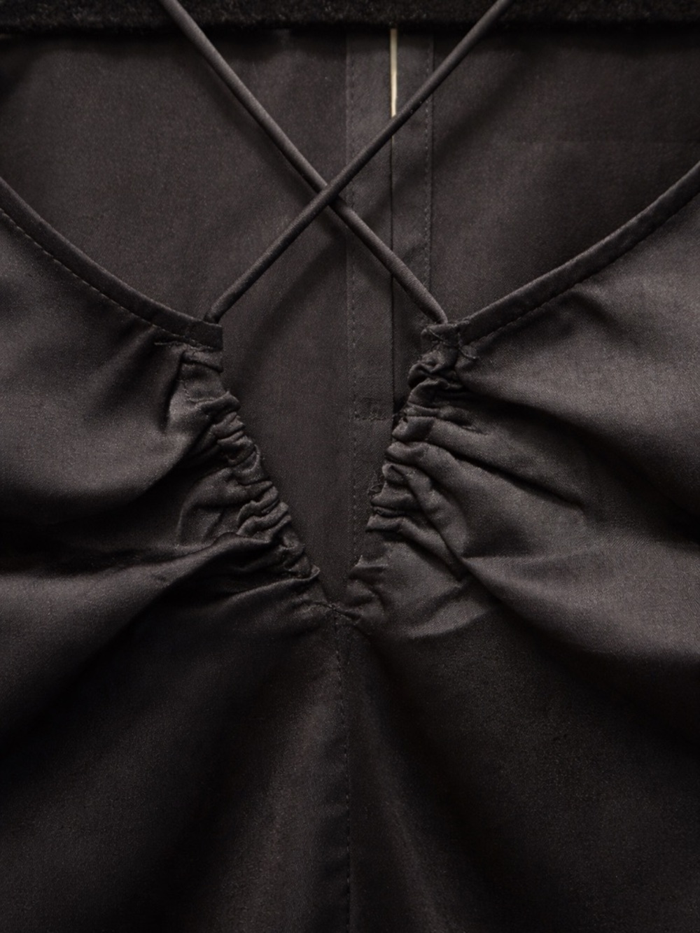 ASTR 🖤 Key Hole Cutout Long Sleeve Top - Picture 4 of 6